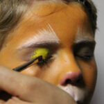 Aprende a hacer maquillaje de gato fácil para niños y diviértete.