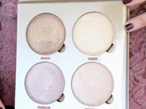 Descubre el brillo perfecto con el iluminador Anastasia – Resalta tu Belleza con el iluminador Anastasia – Obtén un look radiante con el iluminador Anastasia – Ilumina tu rostro con el iluminador Anastasia – Destaca tus rasgos con el iluminador Anastasia – Iluminador Anastasia: el secreto para un glow impecable – Resalta tu maquillaje con el iluminador Anastasia.