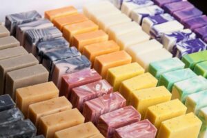 Descubre los secretos de los jabones artesanales para una piel radiante y saludable