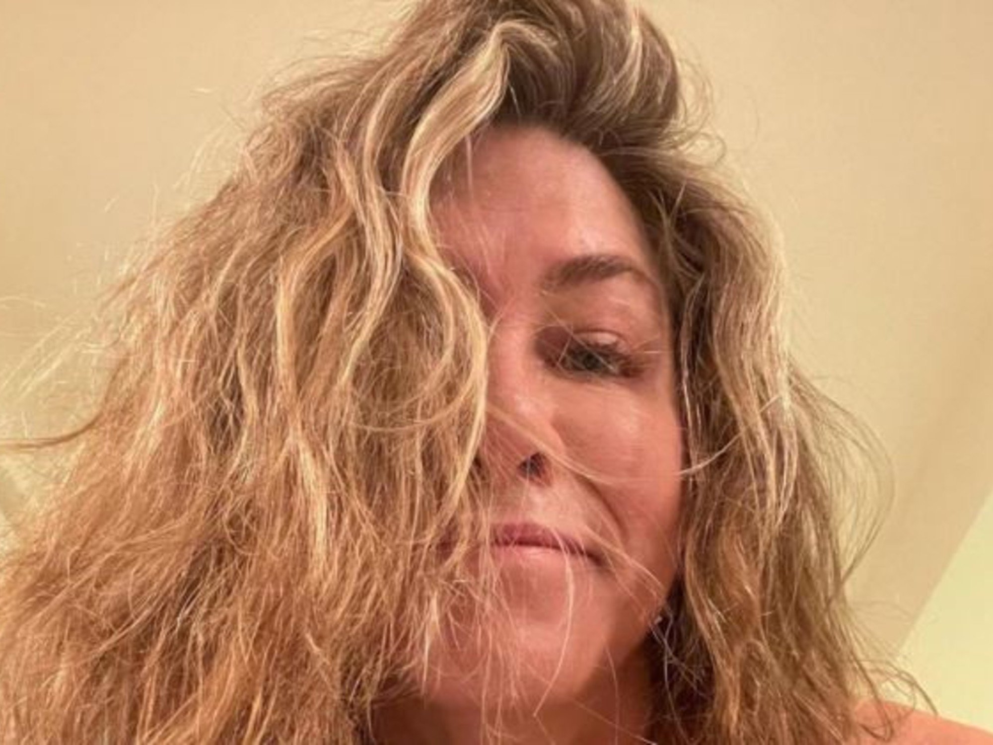 Descubre la Belleza natural de Jennifer Aniston sin maquillaje