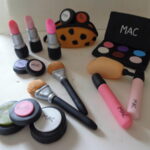 Descubre el completo kit de maquillaje MAC para un look impecable