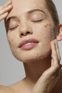 La mejor rutina de cuidado facial para piel propensa al acné