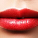 Consigue labios irresistibles con nuestro lip gloss estético de maquillaje