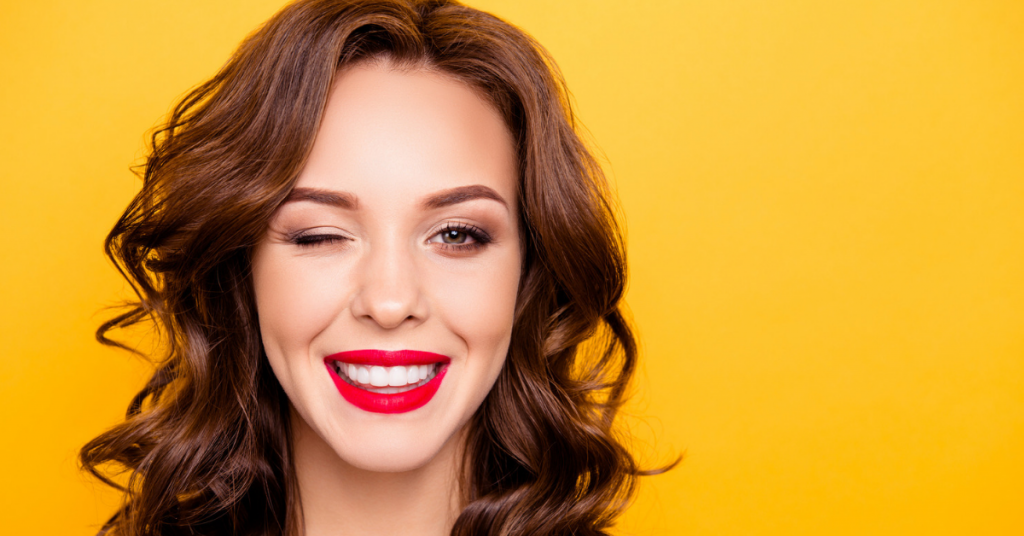 Descubre los beneficios del maquillaje para labios y luce una sonrisa irresistible