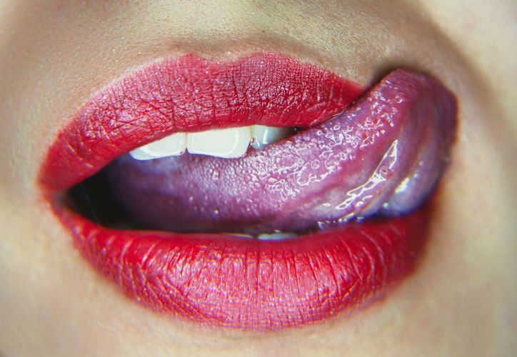 Maquillaje de novia: resalta tu Belleza con labios rojos seductores