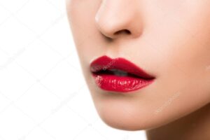Descubre el impacto del labial rojo de MAC: seducción y estilo al instante
