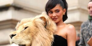Descubre el maquillaje Zazu del Rey León y deslumbra.
