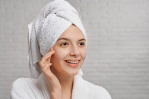 Logra una piel radiante: aprende cómo hacer una rutina skincare eficaz