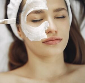 Logra una piel radiante con estos 7 pasos de skincare