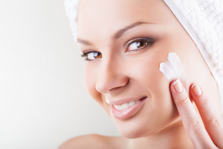 Logra una piel radiante con una rutina de skincare corta