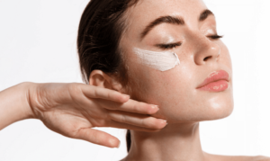 Logra una piel radiante: pasos de skincare para piel grasa