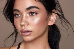 Luce un brillo natural con nuestro maquillaje iluminador