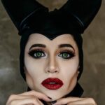 Descubre el maquillaje de Maléfica para mujer y deslumbra con tu estilo dark y misterioso.