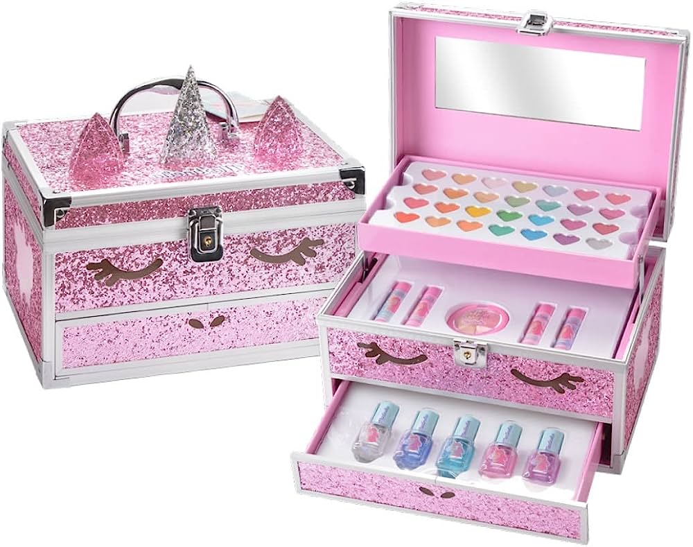 Descubre el maletín de maquillaje Martinelia: tu aliado perfecto para lucir espectacular.