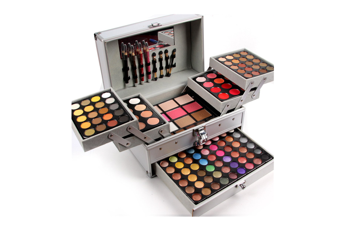 Encuentra el mejor maletín de maquillaje para niña en Toy Planet.