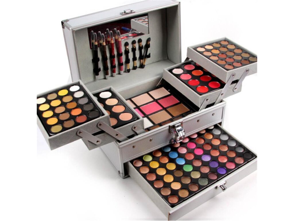 Encuentra el maletín de maquillaje perfecto en Primark. Descubre nuestra amplia selección de maletines de maquillaje con estilo y a precios accesibles. ¡Haz clic aquí!