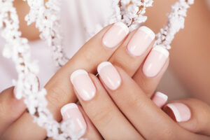 Descubre los mejores estilos de maquillaje de uñas para novias y luce radiante en tu gran día