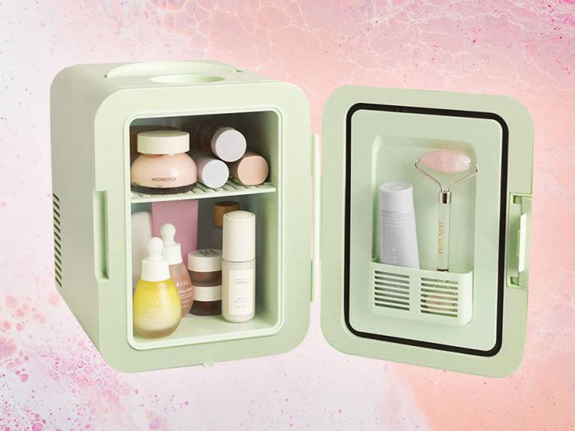 Mantén tu piel fresca con nuestro mini frigorífico para cosméticos