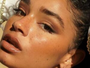 Descubre el maquillaje aesthetic perfecto para Belleza morena y luce radiante con nuestros tips expertos. Ingresa ahora.