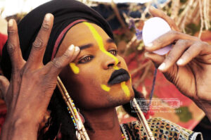 Descubre el fascinante maquillaje africano para hombres y resalta tu estilo.