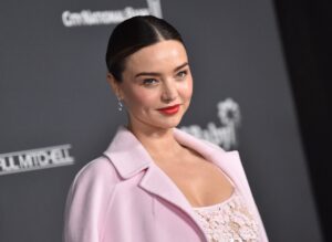 Descubre el maquillaje ángel negro para mujeres: ¡elegancia y misterio!