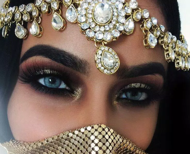 Descubre el encanto del maquillaje árabe en tus ojos: tips y técnicas.