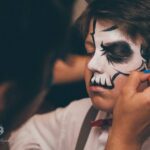 Merlina: descubre el fascinante mundo del maquillaje artístico