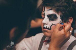 Merlina: descubre el fascinante mundo del maquillaje artístico