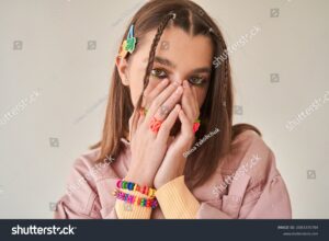 Descubre el arte del maquillaje artístico en inglés y deslumbra con tu creatividad.