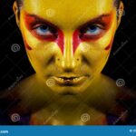 ¡Descubre el impactante maquillaje artístico de fuego!
