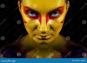 ¡Descubre el impactante maquillaje artístico de fuego!