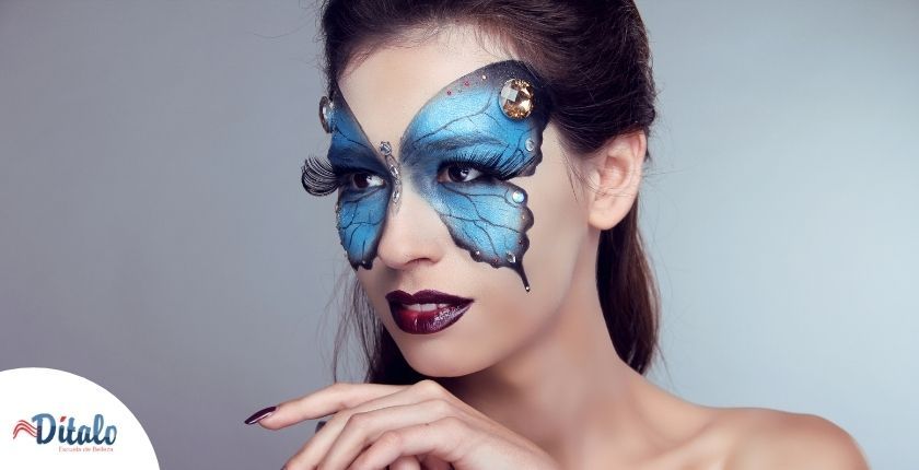 ¡Descubre el increíble maquillaje artístico azul! Obtén un look sorprendente y deslumbrante con nuestros productos de calidad. Ideal para eventos especiales.