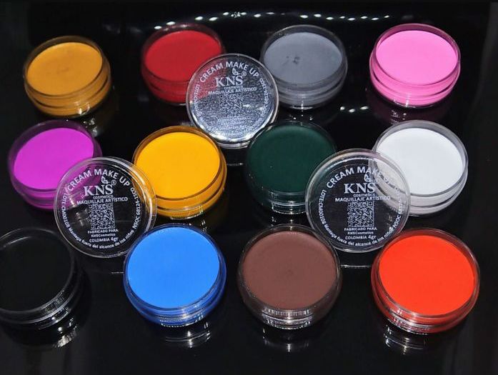 Descubre el mejor kit de maquillaje artístico en Bogotá