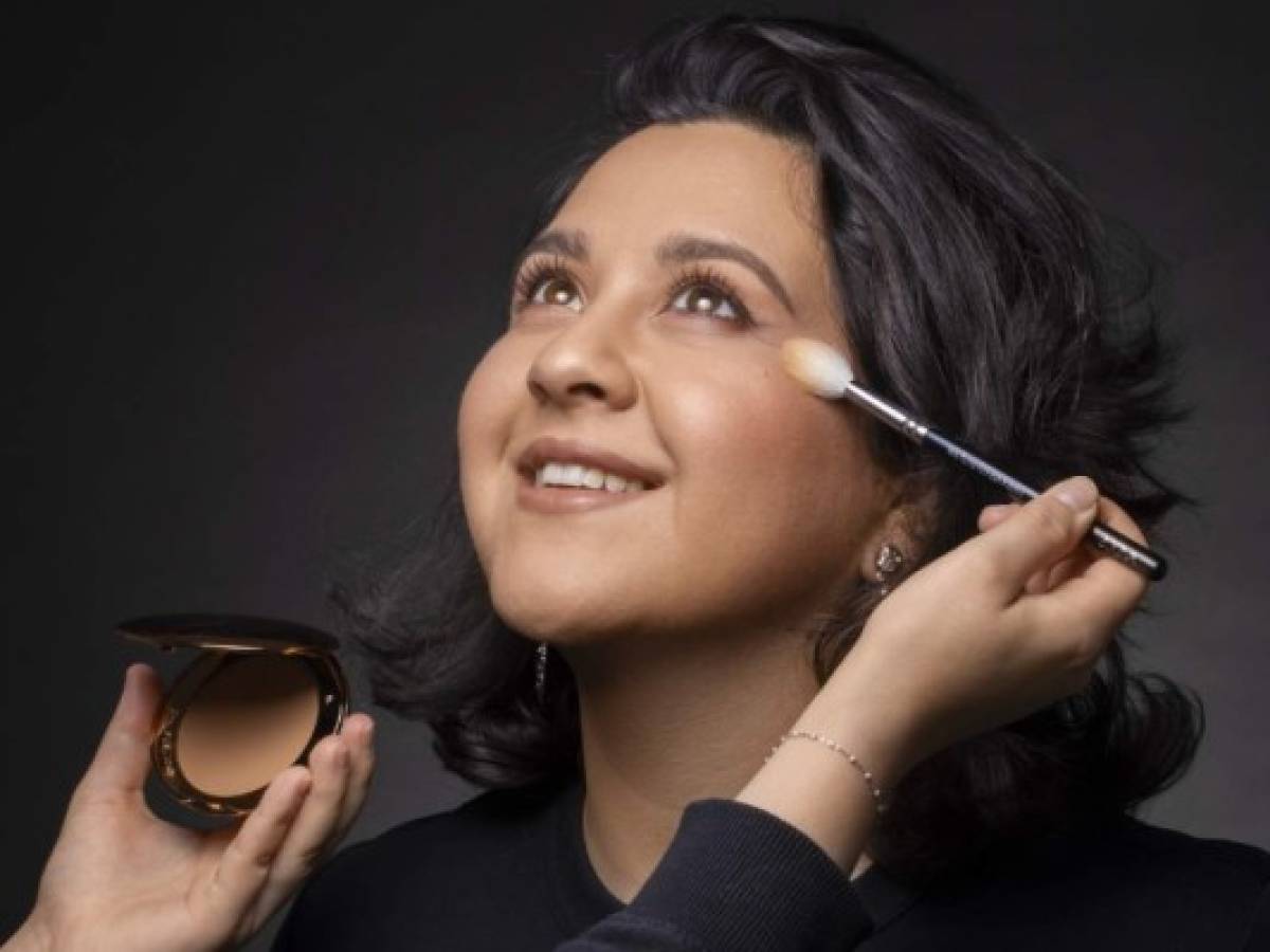 Descubre el increíble mundo del maquillaje artístico en Guatemala: técnicas, colores y creatividad. ¡Destaca tu Belleza de forma única y sorprendente!