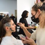Descubre el fascinante mundo del maquillaje artístico. Potencia tu creatividad y aprende las técnicas más innovadoras.