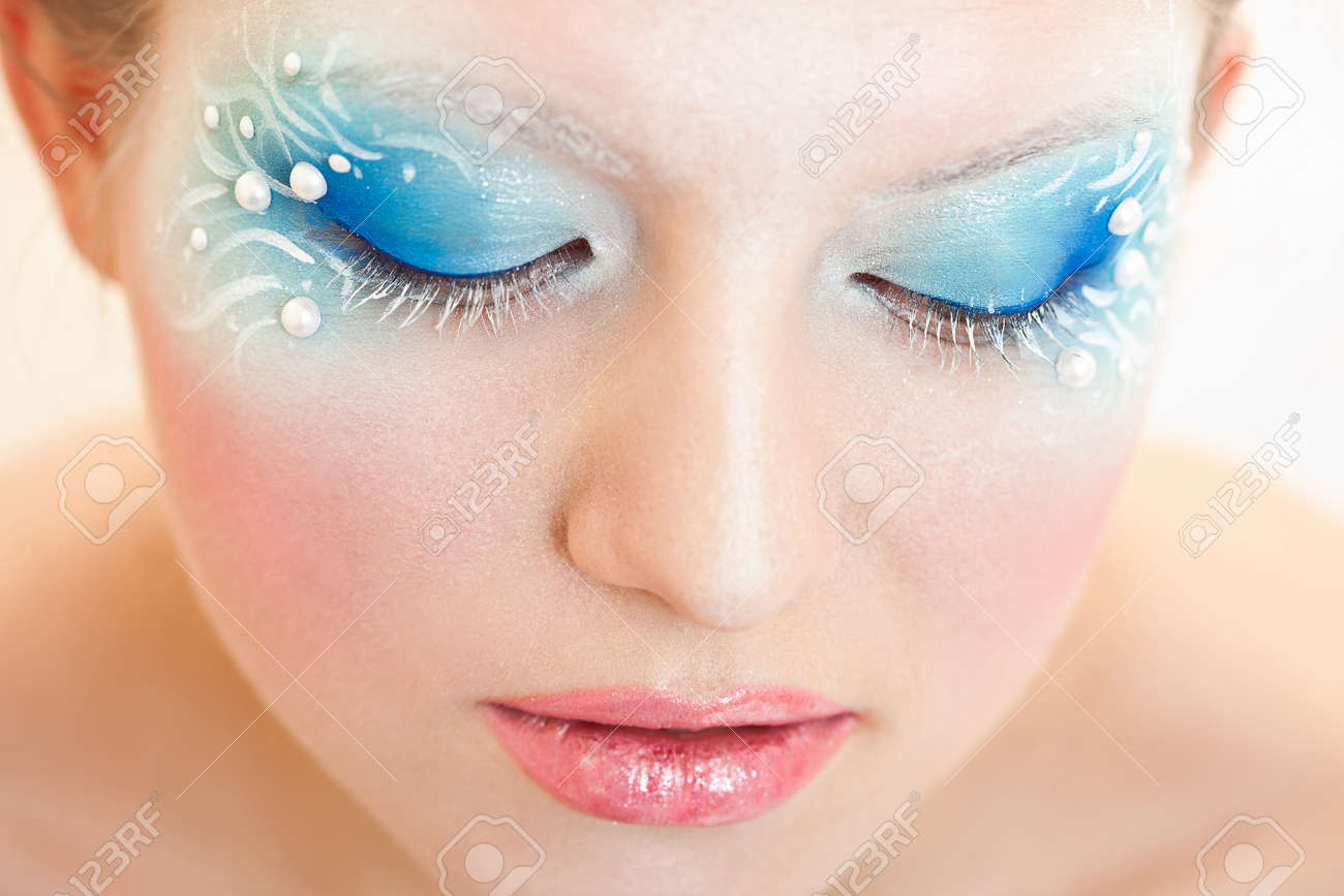 Descubre el arte del maquillaje artístico vector: Bellezas únicos y creativos para destacar tu Belleza.