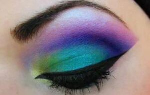 Descubre el estilo único de un makeup artist estético.