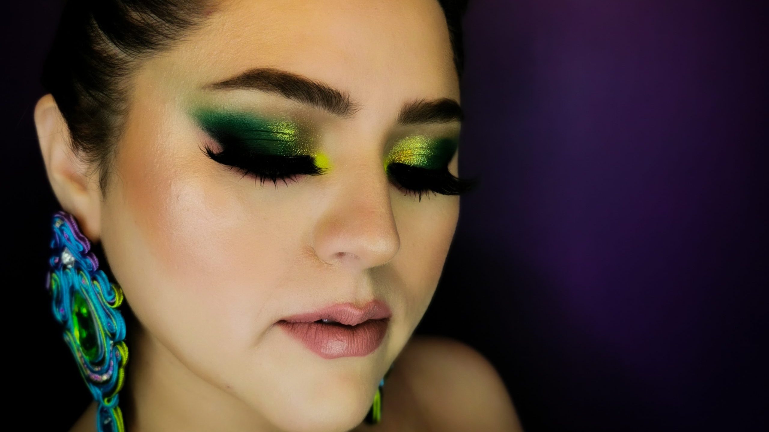 Disfruta de nuestro maquillaje artístico y social: ¡Descubre tu estilo único y deslumbra en cualquier ocasión!