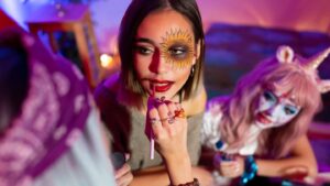 Descubre el mejor maquillaje para niños zombies y crea looks aterradores