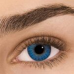 Descubre el encanto del maquillaje azul brillante – Saca a relucir tu estilo con nuestra selección de tonos deslumbrantes.