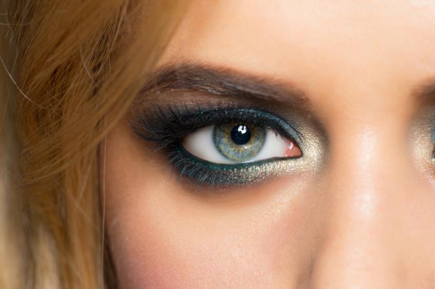 Descubre el encanto del maquillaje azul claro para una mirada radiante y fresca. Aprende a resaltar tus ojos con estilo y elegancia. Haz clic aquí para lucir un look único con maquillaje azul claro.