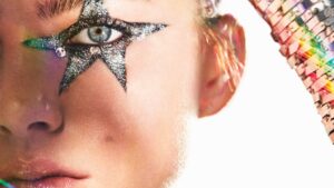 Descubre cómo hacer un maquillaje azul fácil y elegante