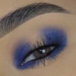 Descubre el mejor maquillaje azul para párpado caído: tips y técnicas.