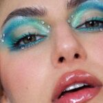 Descubre el encanto del maquillaje azul fantasía – Crea looks únicos y deslumbrantes con nuestra colección de productos. Embárcate en un viaje de autenticidad y creatividad con nuestra gama exclusiva. ¡Despierta tu lado más mágico hoy mismo!