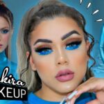 Descubre el encanto del maquillaje azul inspirado en Shakira. Haz clic y deslumbra con el look perfecto. Ideal para fans y amantes de la Belleza.