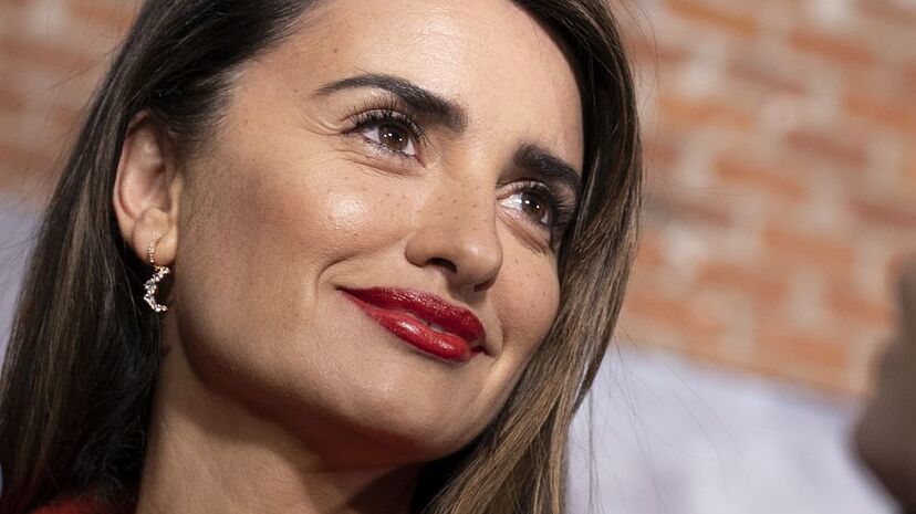 Descubre el encanto del maquillaje azul marino de día y resalta tu Belleza natural.