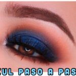 Descubre el encanto del maquillaje azul marino en un look sencillo