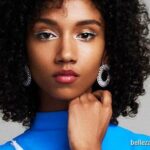 Descubre el encanto del maquillaje azul natural: resalta tu Belleza de forma sutil y elegante.