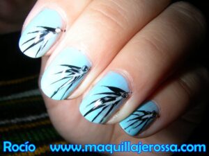 Descubre el encanto del maquillaje azul con estos sencillos pasos