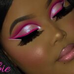 Transforma tu look con nuestra colección de maquillaje Barbie Pink. ¡Descubre los colores más vibrantes y logra un estilo único y glamoroso! Perfecto para las amantes del rosa.
